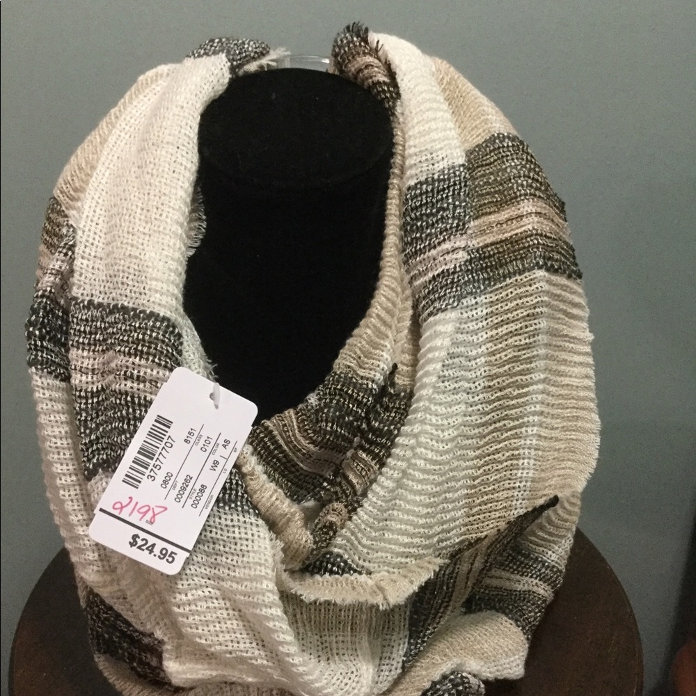 Textured plaid loop scarf - Picture 4 of 4
